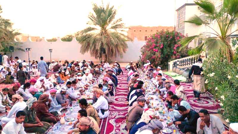 الشيخ يحيى باجري ينظم أمسية رمضانية ومأدبة إفطار في قصره العامر بمدينة بور التاريخية الشيخ يحيى باجري ينظم أمسية رمضانية ومأدبة إفطار في قصره العامر بمدينة بور التاريخية