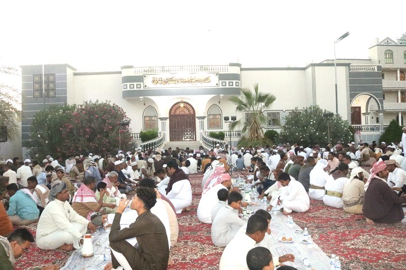 الشيخ يحيى باجري ينظم أمسية رمضانية ومأدبة إفطار في قصره العامر بمدينة بور التاريخية الشيخ يحيى باجري ينظم أمسية رمضانية ومأدبة إفطار في قصره العامر بمدينة بور التاريخية