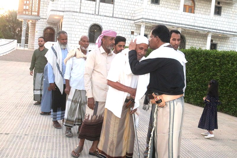 الشيخ يحيى باجري ينظم أمسية رمضانية ومأدبة إفطار في قصره العامر بمدينة بور التاريخية الشيخ يحيى باجري ينظم أمسية رمضانية ومأدبة إفطار في قصره العامر بمدينة بور التاريخية
