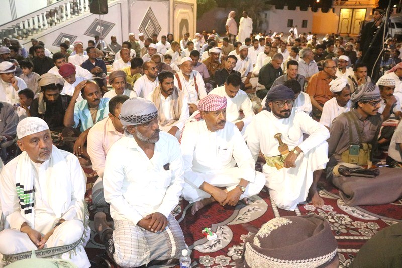 الشيخ يحيى باجري ينظم أمسية رمضانية ومأدبة إفطار في قصره العامر بمدينة بور التاريخية الشيخ يحيى باجري ينظم أمسية رمضانية ومأدبة إفطار في قصره العامر بمدينة بور التاريخية