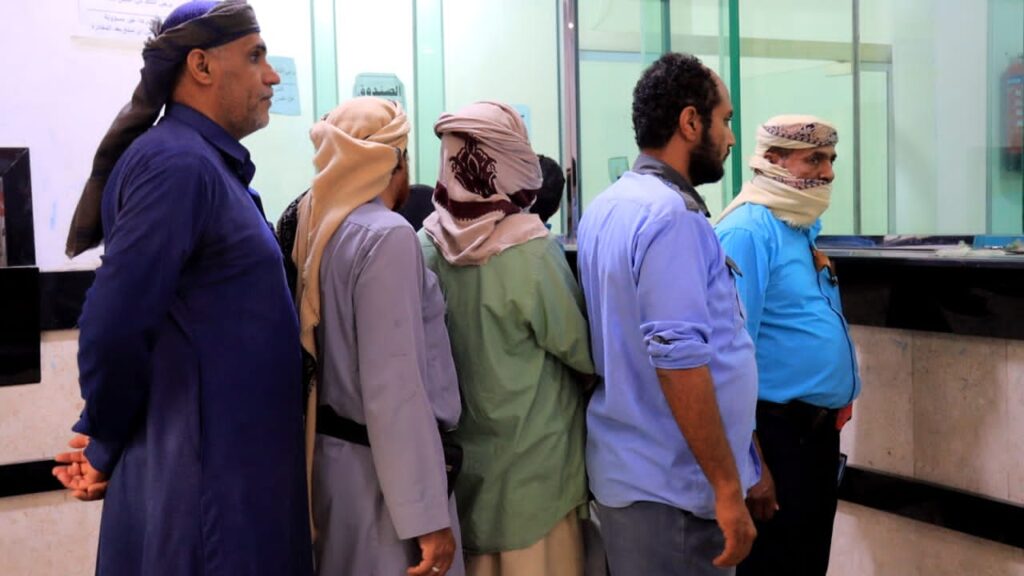 مارب : تدشين عملية صرف مكرمة الملك سلمان لمنتسبي دائرة الرعاية الاجتماعية في الجيش الوطني مارب : تدشين عملية صرف مكرمة الملك سلمان لمنتسبي دائرة الرعاية الاجتماعية في الجيش الوطني