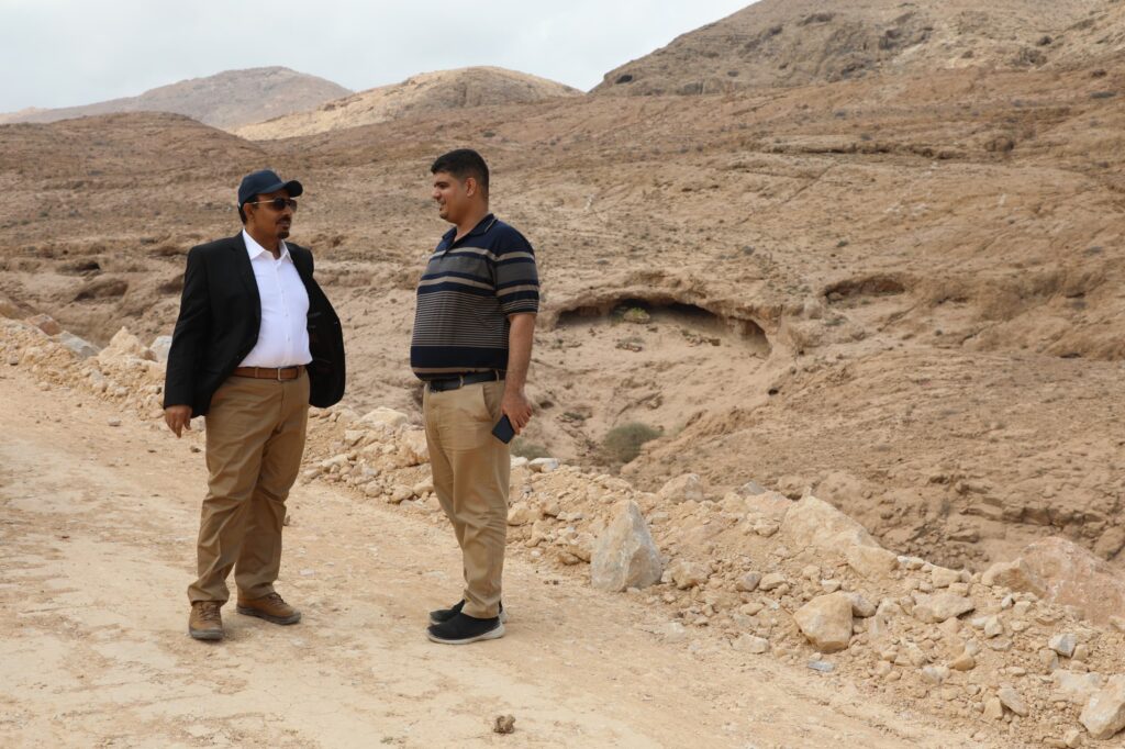 محافظ حضرموت يطلع على عمليات الشق والتمهيد لمشروع الدائري وسط محافظ حضرموت يطلع على عمليات الشق والتمهيد لمشروع الدائري وسط