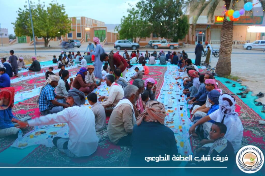 للعام الثاني على التوالي يقيم فريق شباب العطفة التطوعي بوادي سر مديرية القطن الإفطار السنوي للعام الثاني على التوالي يقيم فريق شباب العطفة التطوعي بوادي سر مديرية القطن الإفطار السنوي