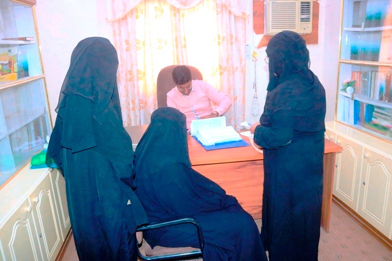 فرع مؤسسة الصندوق الخيري للطلاب المتفوقين بحضرموت الوادي يواصل توزيع المسيرات المالية لمنتسبيه فرع مؤسسة الصندوق الخيري للطلاب المتفوقين بحضرموت الوادي يواصل توزيع المسيرات المالية لمنتسبيه