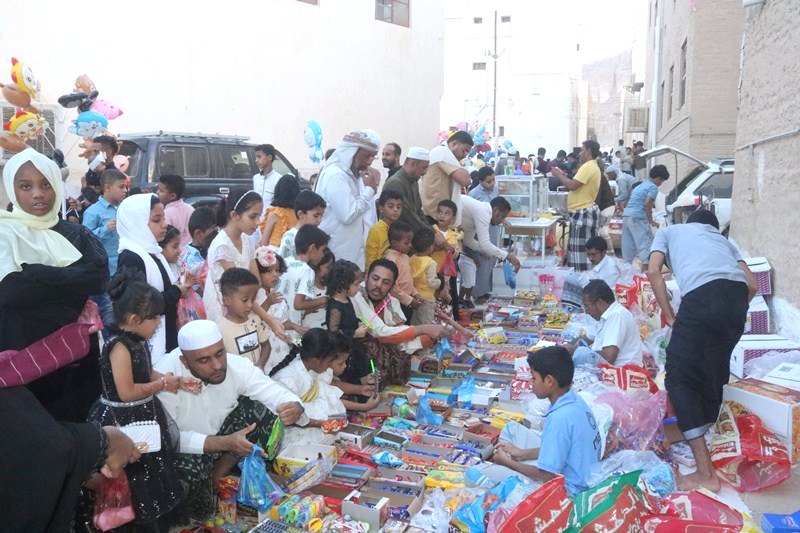 عروض شعبية وكرنفالية في ختايم ليلة 21 من رمضان في عدد من مساجد مدينة سيئون عروض شعبية وكرنفالية في ختايم ليلة 21 من رمضان في عدد من مساجد مدينة سيئون