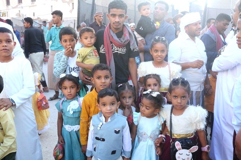 عروض شعبية وكرنفالية في ختايم ليلة 21 من رمضان في عدد من مساجد مدينة سيئون عروض شعبية وكرنفالية في ختايم ليلة 21 من رمضان في عدد من مساجد مدينة سيئون