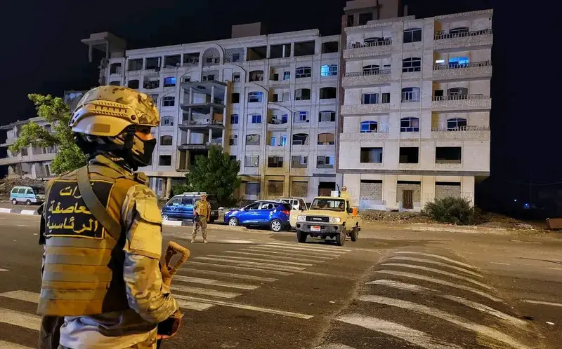 من اجل تأمين احتفالات المواطنين بعيد الفطر المبارك .. قوات العاصفة الرئاسية تنفذ انتشار أمني في العاصمة عدن "شاهد الصور" من اجل تأمين احتفالات المواطنين بعيد الفطر المبارك .. قوات العاصفة الرئاسية تنفذ انتشار أمني في العاصمة عدن "شاهد الصور"