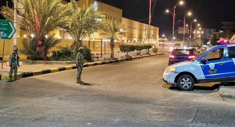 من اجل تأمين احتفالات المواطنين بعيد الفطر المبارك .. قوات العاصفة الرئاسية تنفذ انتشار أمني في العاصمة عدن "شاهد الصور" من اجل تأمين احتفالات المواطنين بعيد الفطر المبارك .. قوات العاصفة الرئاسية تنفذ انتشار أمني في العاصمة عدن "شاهد الصور"