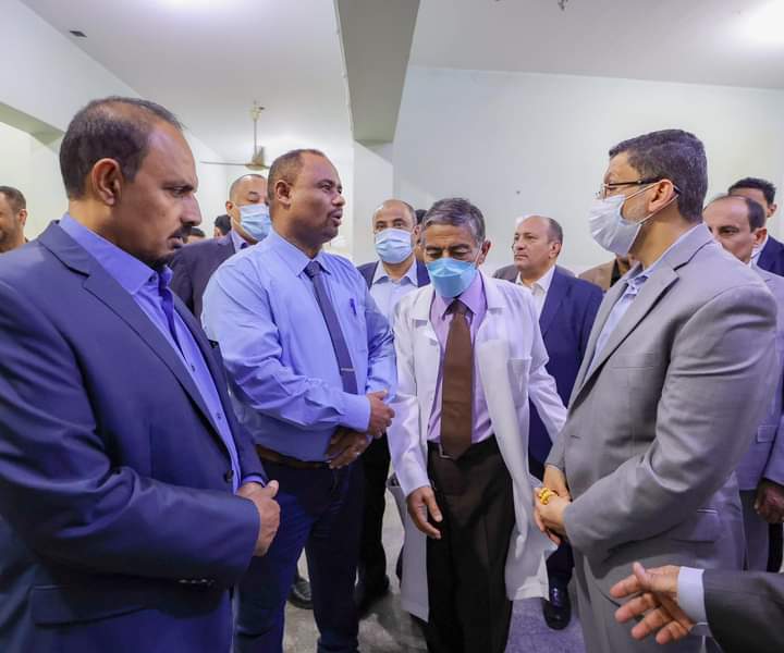رئيس الوزراء يطلع على أحوال المرضى والخدمات الطبية في مستشفى ابن سينا بالمكلا رئيس الوزراء يطلع على أحوال المرضى والخدمات الطبية في مستشفى ابن سينا بالمكلا