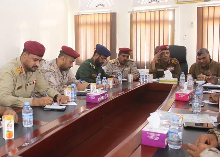 قائد المنطقة العسكرية الثانية يجتمع بالقادة العسكرين لمناقشة تحضيرات الذكرى الثامنة لتحرير ساحل حضرموت قائد المنطقة العسكرية الثانية يجتمع بالقادة العسكرين لمناقشة تحضيرات الذكرى الثامنة لتحرير ساحل حضرموت