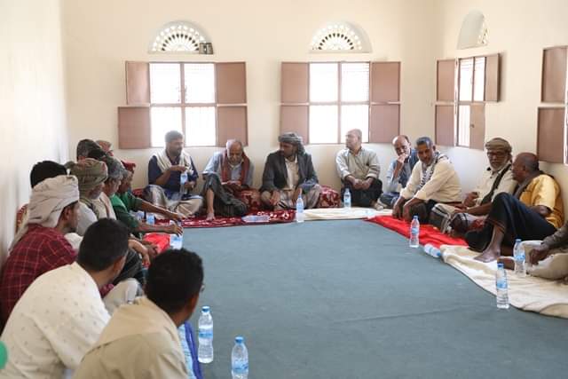 الشيخ بن حبريش يقدم واجب العزاء لمستشار قائد المنطقة العسكرية الثانية الشيخ بن حبريش يقدم واجب العزاء لمستشار قائد المنطقة العسكرية الثانية