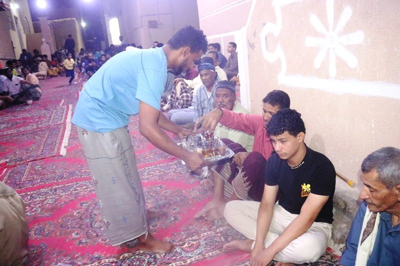 اهالي حارة مسجد جامع سميح الجهة الجنوبية بسحيل سيئون يقيمون إفطارهم السنوي اهالي حارة مسجد جامع سميح الجهة الجنوبية بسحيل سيئون يقيمون إفطارهم السنوي