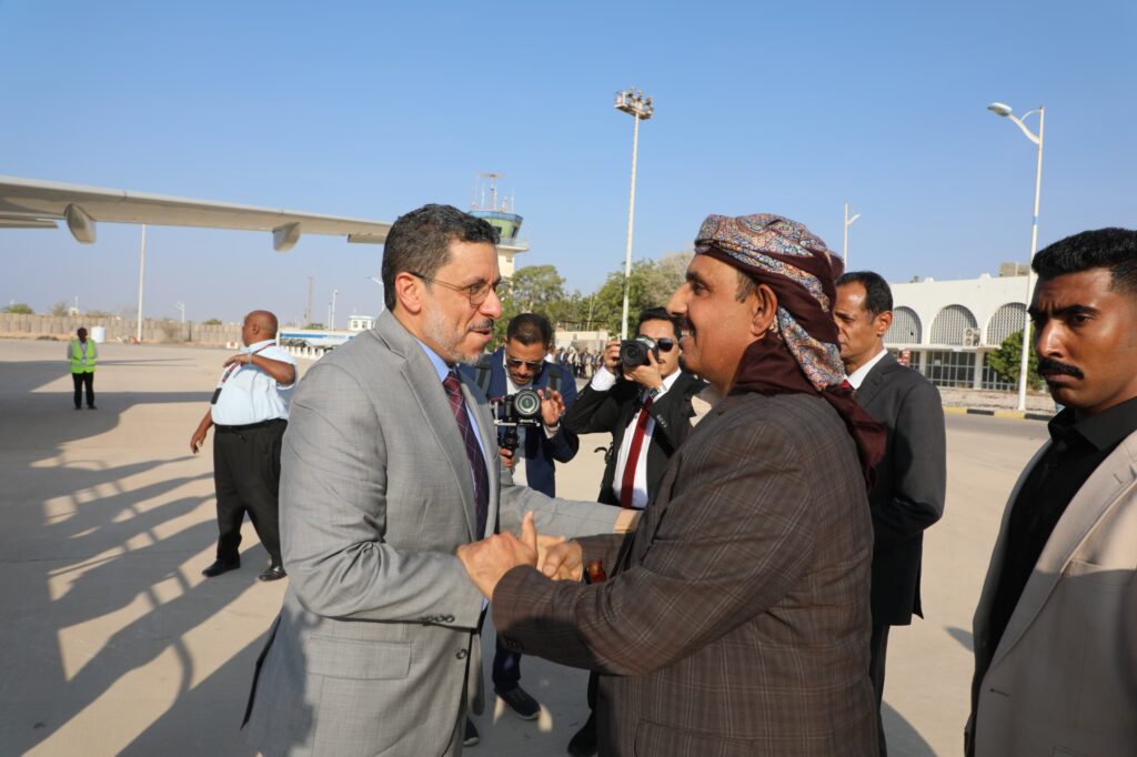 رئيس الوزراء يصل المكلا في مستهل زياراتٍ ميدانية يبدأها من حضرموت "صور" رئيس الوزراء يصل المكلا في مستهل زياراتٍ ميدانية يبدأها من حضرموت "صور"