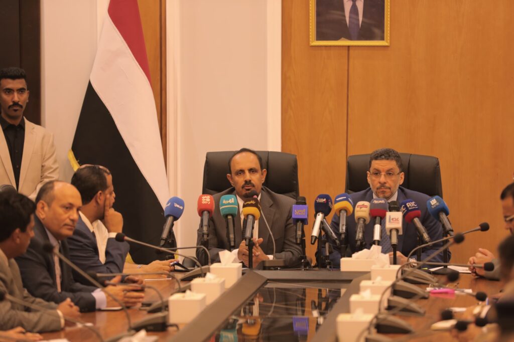 رئيس الوزراء يلتقي قيادة السلطة المحلية بحضرموت وعدد من أعضاء المكتب التنفيذي رئيس الوزراء يلتقي قيادة السلطة المحلية بحضرموت وعدد من أعضاء المكتب التنفيذي