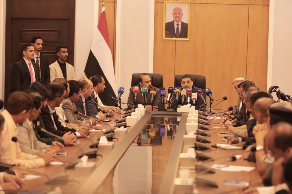 رئيس الوزراء يلتقي قيادة السلطة المحلية بحضرموت وعدد من أعضاء المكتب التنفيذي رئيس الوزراء يلتقي قيادة السلطة المحلية بحضرموت وعدد من أعضاء المكتب التنفيذي