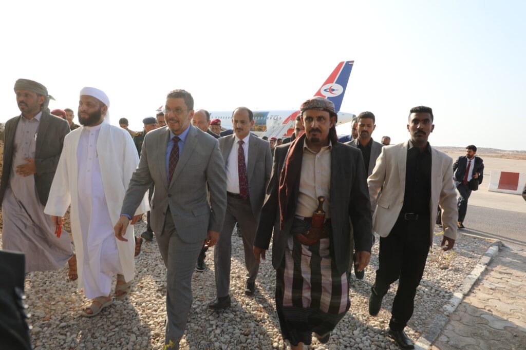 رئيس الوزراء يصل المكلا في مستهل زياراتٍ ميدانية يبدأها من حضرموت رئيس الوزراء يصل المكلا في مستهل زياراتٍ ميدانية يبدأها من حضرموت