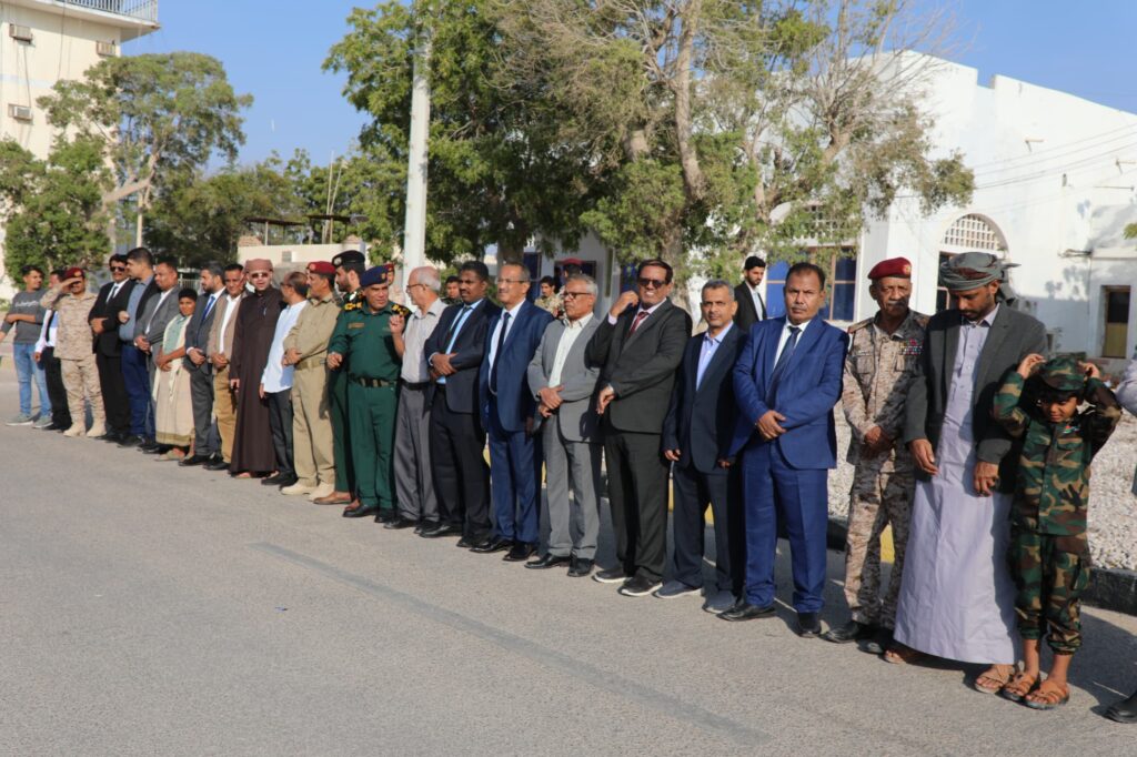 رئيس الوزراء يصل المكلا في مستهل زياراتٍ ميدانية يبدأها من حضرموت رئيس الوزراء يصل المكلا في مستهل زياراتٍ ميدانية يبدأها من حضرموت