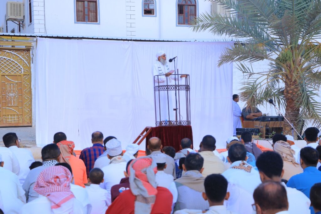 خطيب مصلى العيد بسيئون يؤكد أن الشباب عنوان النماء وسبيل البناء ، وغزة علمت الأمة الإسلامية أن حقيقة النصر الثبات على الحق والمبادئ "صور" خطيب مصلى العيد بسيئون يؤكد أن الشباب عنوان النماء وسبيل البناء ، وغزة علمت الأمة الإسلامية أن حقيقة النصر الثبات على الحق والمبادئ "صور"