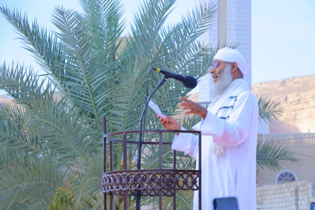 خطيب مصلى العيد بسيئون يؤكد أن الشباب عنوان النماء وسبيل البناء ، وغزة علمت الأمة الإسلامية أن حقيقة النصر الثبات على الحق والمبادئ "صور" خطيب مصلى العيد بسيئون يؤكد أن الشباب عنوان النماء وسبيل البناء ، وغزة علمت الأمة الإسلامية أن حقيقة النصر الثبات على الحق والمبادئ "صور"