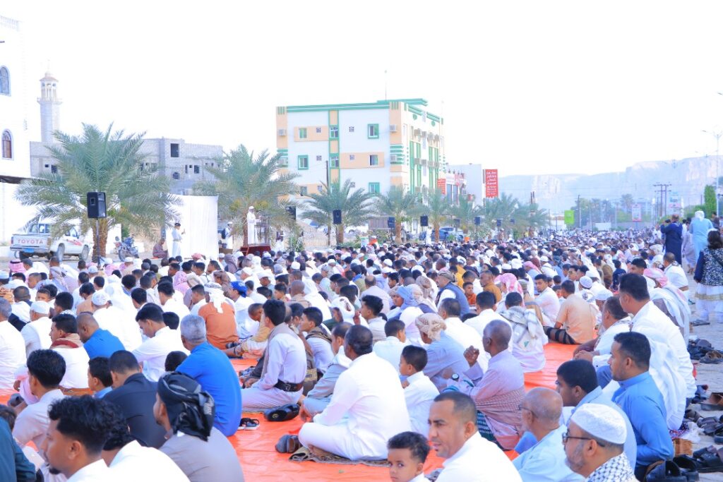 خطيب مصلى العيد بسيئون يؤكد أن الشباب عنوان النماء وسبيل البناء ، وغزة علمت الأمة الإسلامية أن حقيقة النصر الثبات على الحق والمبادئ "صور" خطيب مصلى العيد بسيئون يؤكد أن الشباب عنوان النماء وسبيل البناء ، وغزة علمت الأمة الإسلامية أن حقيقة النصر الثبات على الحق والمبادئ "صور"