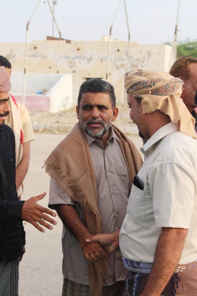 قائد لواء الأحقاف يؤدي صلاة العيد مع منتسبي اللواء ويتبادل معهم تهاني وتبريكات عيد الفطر المبارك قائد لواء الأحقاف يؤدي صلاة العيد مع منتسبي اللواء ويتبادل معهم تهاني وتبريكات عيد الفطر المبارك