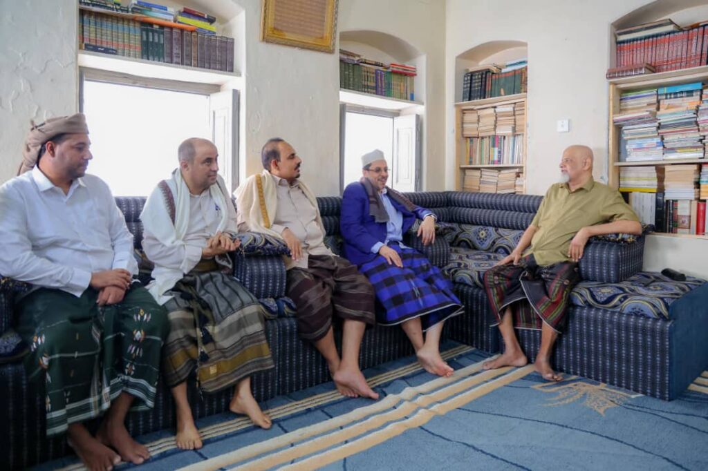 رئيس الوزراء يعبر عن تقديره العالي للمسيرة العلمية والأدبية للدكتور عبدالله حسين البار رئيس الوزراء يعبر عن تقديره العالي للمسيرة العلمية والأدبية للدكتور عبدالله حسين البار