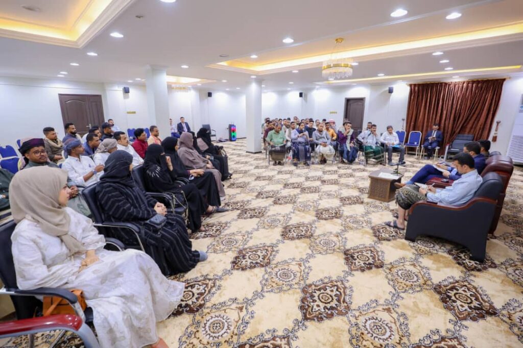 رئيس الوزراء يلتقي في المكلا نخبة من الشباب والنساء وقيادات منظمات المجتمع المدني رئيس الوزراء يلتقي في المكلا نخبة من الشباب والنساء وقيادات منظمات المجتمع المدني