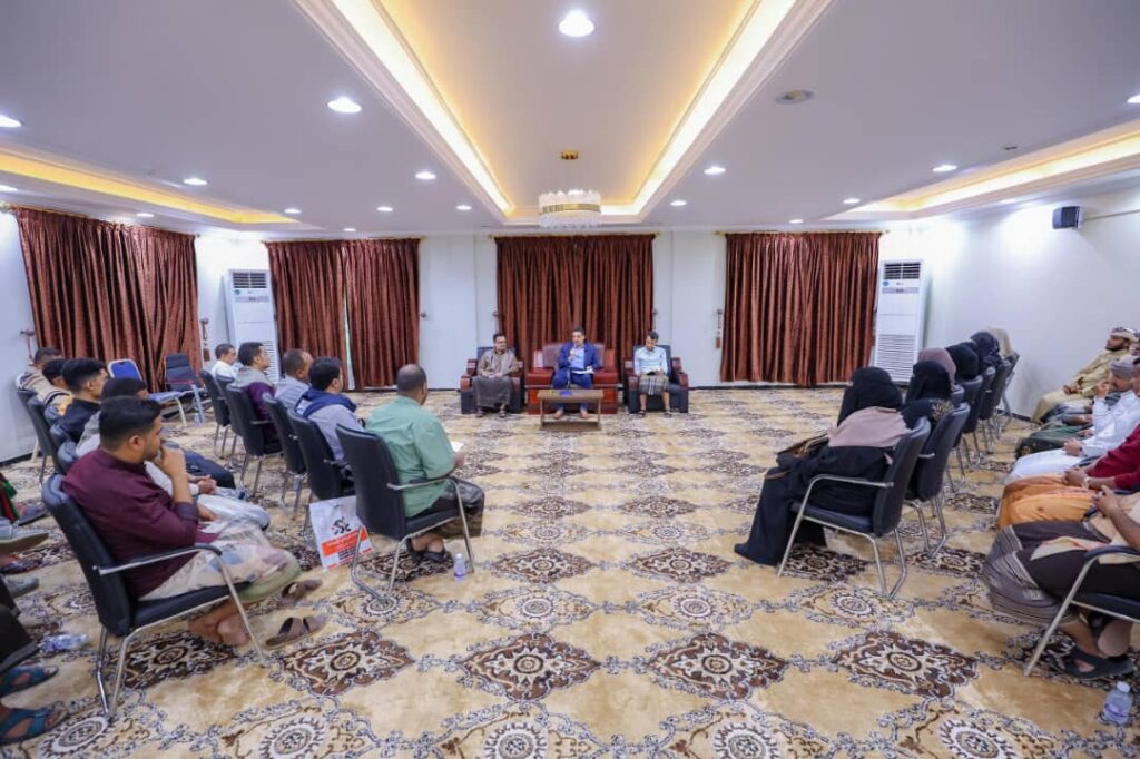 رئيس الوزراء يلتقي في المكلا نخبة من الشباب والنساء وقيادات منظمات المجتمع المدني رئيس الوزراء يلتقي في المكلا نخبة من الشباب والنساء وقيادات منظمات المجتمع المدني