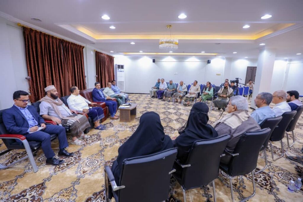 رئيس الوزراء يعبر عن الاعتزاز بما تمثله حضرموت من صوت وازن في المشروع الوطني رئيس الوزراء يعبر عن الاعتزاز بما تمثله حضرموت من صوت وازن في المشروع الوطني