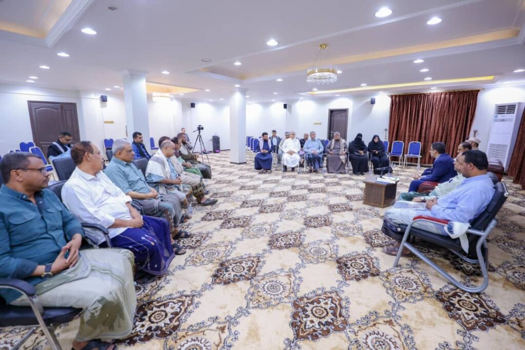 رئيس الوزراء يعبر عن الاعتزاز بما تمثله حضرموت من صوت وازن في المشروع الوطني رئيس الوزراء يعبر عن الاعتزاز بما تمثله حضرموت من صوت وازن في المشروع الوطني