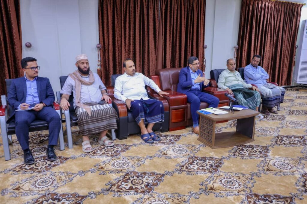 رئيس الوزراء يعبر عن الاعتزاز بما تمثله حضرموت من صوت وازن في المشروع الوطني رئيس الوزراء يعبر عن الاعتزاز بما تمثله حضرموت من صوت وازن في المشروع الوطني