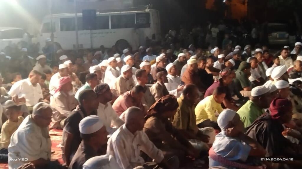 أهالي وابناء مدينة الغرفة يتبادلون التهاني فيما بينهم في العواد السنوي لهم "صور" أهالي وابناء مدينة الغرفة يتبادلون التهاني فيما بينهم في العواد السنوي لهم "صور"