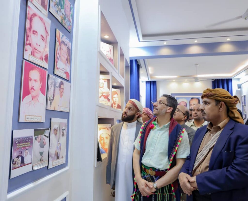 رئيس الوزراء: الشاعر المحضار فارس الكلمة ومبدعها الأول رئيس الوزراء: الشاعر المحضار فارس الكلمة ومبدعها الأول