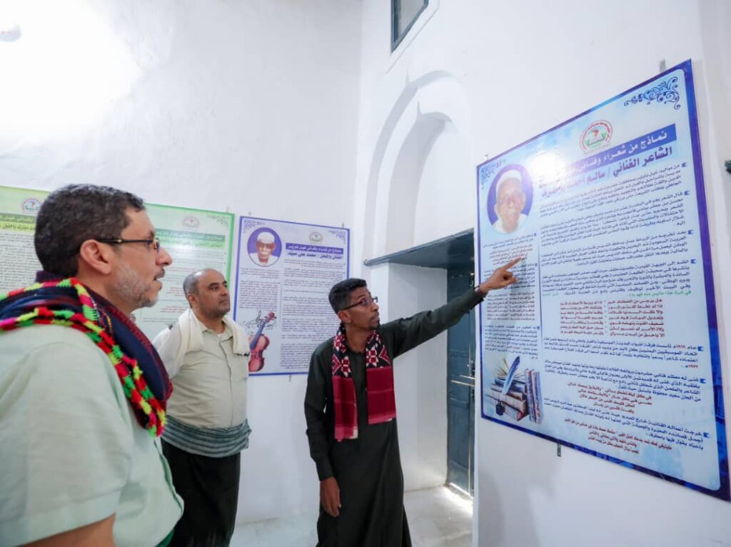 رئيس الوزراء: المدرسة الوسطى تجسد عراقة أبناء حضرموت في العلم رئيس الوزراء: المدرسة الوسطى تجسد عراقة أبناء حضرموت في العلم