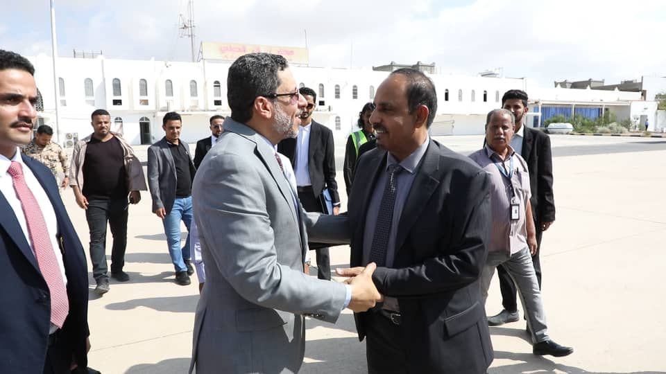 رئيس الوزراء يغادر المكلا مختتمًا أول زيارة ميدانية لحضرموت استغرقت 6 أيام رئيس الوزراء يغادر المكلا مختتمًا أول زيارة ميدانية لحضرموت استغرقت 6 أيام