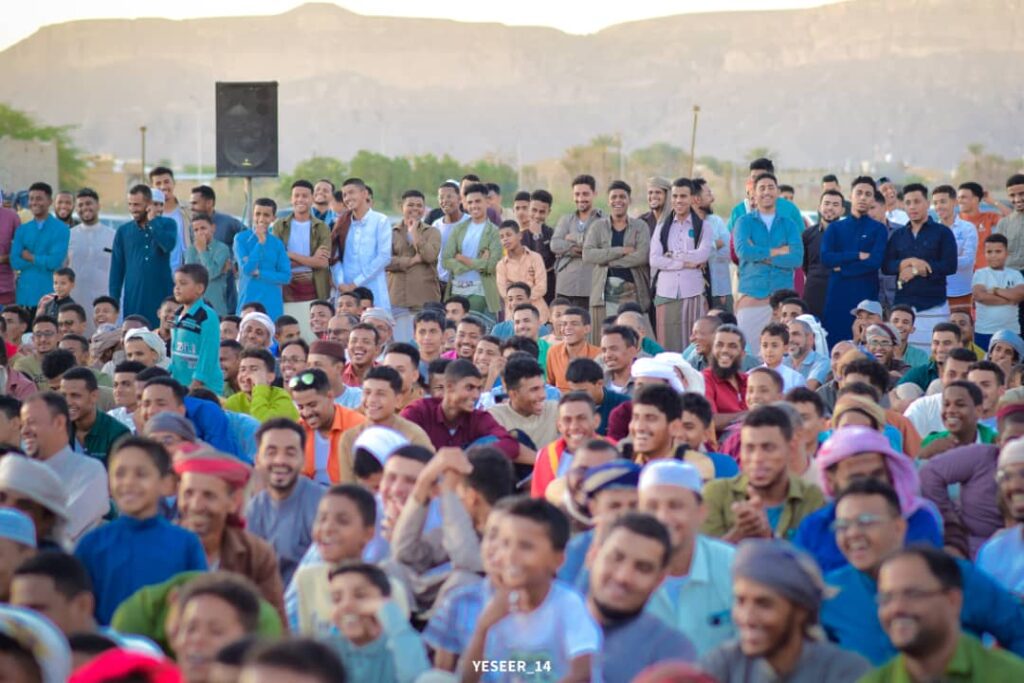 قريو تقدم مهرجان عيدي يشهد حضور كبير في ضل عدم وجود المنتزهات العيدية بمديرية شبام . قريو تقدم مهرجان عيدي يشهد حضور كبير في ضل عدم وجود المنتزهات العيدية بمديرية شبام .