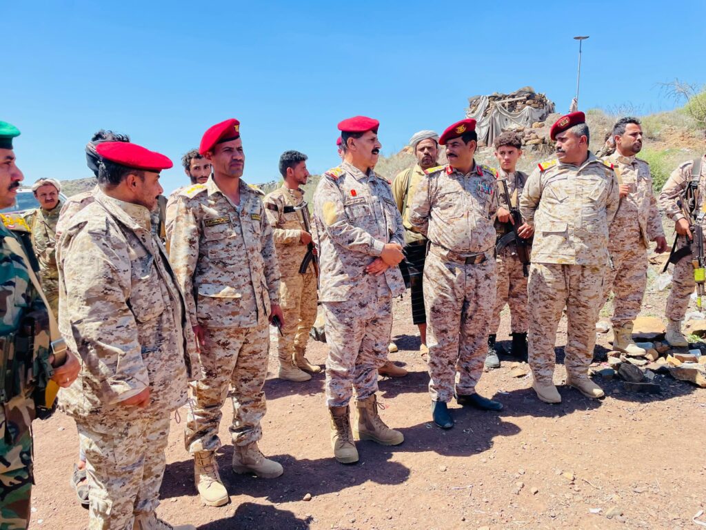 بتوجيهات من وزير الدفاع لجان رفيعة تتفقد ابطال القوات المسلحة في جبهات القتال "صور" بتوجيهات من وزير الدفاع لجان رفيعة تتفقد ابطال القوات المسلحة في جبهات القتال "صور"
