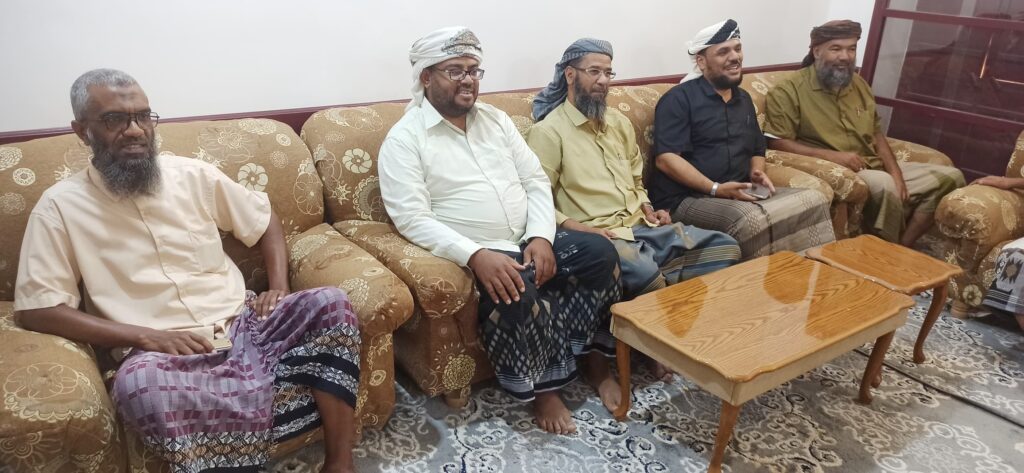 مدير عام شبام يطلع على مستوى الإنضباط الوظيفي بالمكاتب التنفيذية ويستقبل المهنئين بعيد الفطر المبارك في أول يوم دوام بعد إجازة العيد مدير عام شبام يطلع على مستوى الإنضباط الوظيفي بالمكاتب التنفيذية ويستقبل المهنئين بعيد الفطر المبارك في أول يوم دوام بعد إجازة العيد