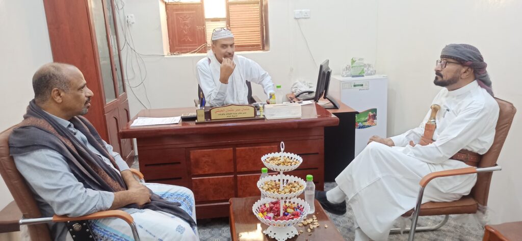 مدير عام شبام يطلع على مستوى الإنضباط الوظيفي بالمكاتب التنفيذية ويستقبل المهنئين بعيد الفطر المبارك في أول يوم دوام بعد إجازة العيد مدير عام شبام يطلع على مستوى الإنضباط الوظيفي بالمكاتب التنفيذية ويستقبل المهنئين بعيد الفطر المبارك في أول يوم دوام بعد إجازة العيد