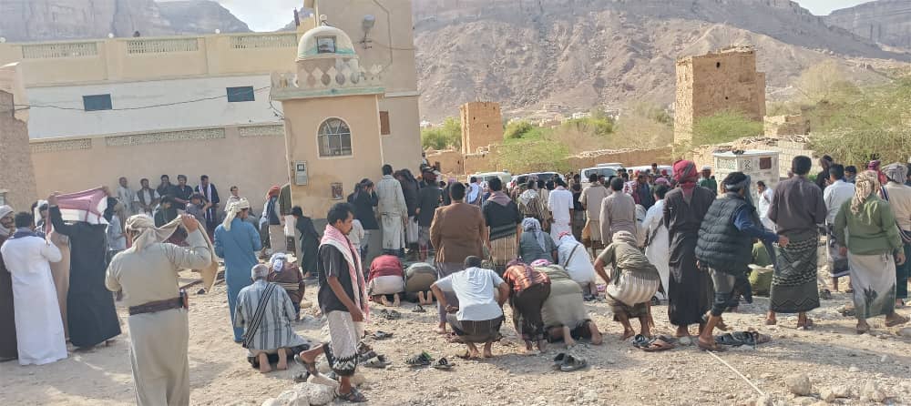 بحضور رسمي وشعبي مُهيب تشييع الشخصية الإجتماعية الفقيد صالح بن ناصر بن سميدع بمديرية رخية بحضور رسمي وشعبي مُهيب تشييع الشخصية الإجتماعية الفقيد صالح بن ناصر بن سميدع بمديرية رخية