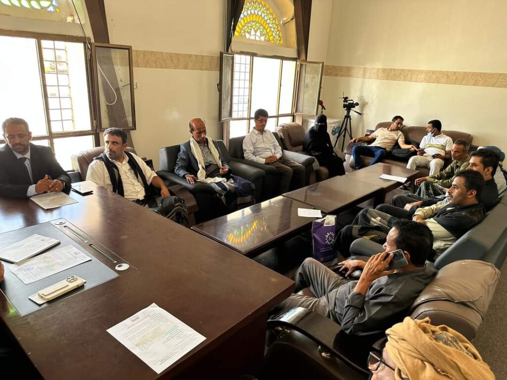 برئاسة الوكيل لمروق" لجنة الطوارئ بمحافظة شبوة" تناقش سُبل مواجهة آثار المنخفض الجوي بالمحافظة . برئاسة الوكيل لمروق" لجنة الطوارئ بمحافظة شبوة" تناقش سُبل مواجهة آثار المنخفض الجوي بالمحافظة .