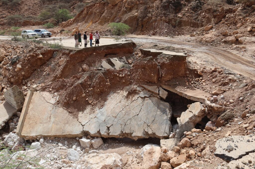 تنفيذًا لتوجيهات محافظ حضرموت .. أمين عام محلي حضرموت يطلع على الأضرار بمناطق مديرية أرياف المكلا تنفيذًا لتوجيهات محافظ حضرموت .. أمين عام محلي حضرموت يطلع على الأضرار بمناطق مديرية أرياف المكلا