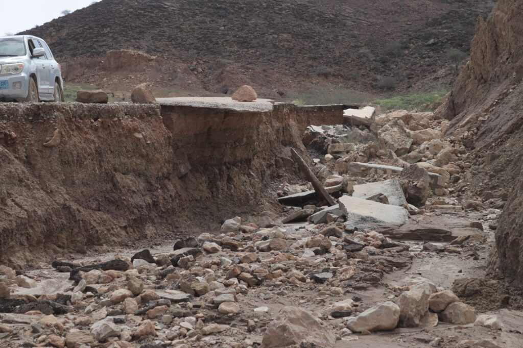 تنفيذًا لتوجيهات محافظ حضرموت .. أمين عام محلي حضرموت يطلع على الأضرار بمناطق مديرية أرياف المكلا تنفيذًا لتوجيهات محافظ حضرموت .. أمين عام محلي حضرموت يطلع على الأضرار بمناطق مديرية أرياف المكلا