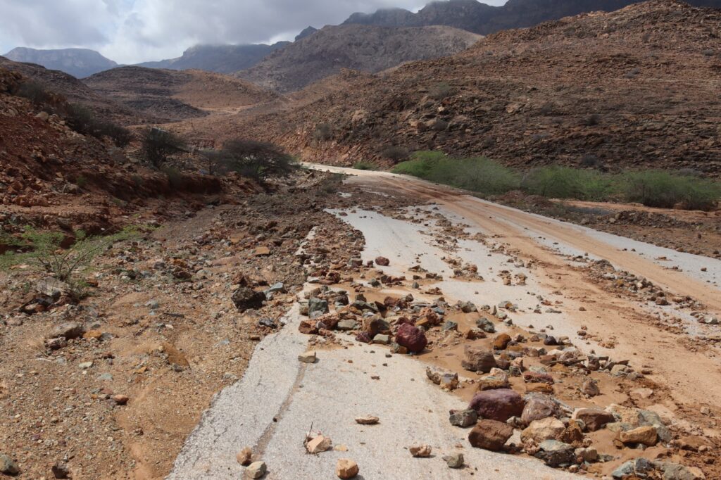 تنفيذًا لتوجيهات محافظ حضرموت .. أمين عام محلي حضرموت يطلع على الأضرار بمناطق مديرية أرياف المكلا تنفيذًا لتوجيهات محافظ حضرموت .. أمين عام محلي حضرموت يطلع على الأضرار بمناطق مديرية أرياف المكلا
