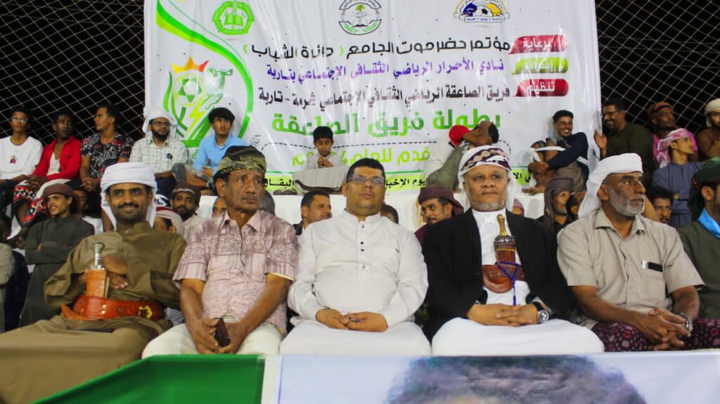 اختتام بطولة فريق الصاعقة لكرة القدم بحضور رسمي وشعبي كبير .. وفريق الصمود بتاربة يتوج بطلا للبطولة بعد فوزه في النهائي على الوحدة بالغرف بخماسية "شاهد الصور" اختتام بطولة فريق الصاعقة لكرة القدم بحضور رسمي وشعبي كبير .. وفريق الصمود بتاربة يتوج بطلا للبطولة بعد فوزه في النهائي على الوحدة بالغرف بخماسية "شاهد الصور"