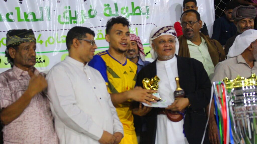 اختتام بطولة فريق الصاعقة لكرة القدم بحضور رسمي وشعبي كبير .. وفريق الصمود بتاربة يتوج بطلا للبطولة بعد فوزه في النهائي على الوحدة بالغرف بخماسية "شاهد الصور" اختتام بطولة فريق الصاعقة لكرة القدم بحضور رسمي وشعبي كبير .. وفريق الصمود بتاربة يتوج بطلا للبطولة بعد فوزه في النهائي على الوحدة بالغرف بخماسية "شاهد الصور"