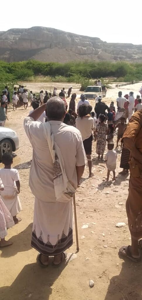 السوم : الأمين العام للمجلس المحلي غالب السماحي يتفقد أضرار الأمطار والسيول بالمديرية السوم : الأمين العام للمجلس المحلي غالب السماحي يتفقد أضرار الأمطار والسيول بالمديرية