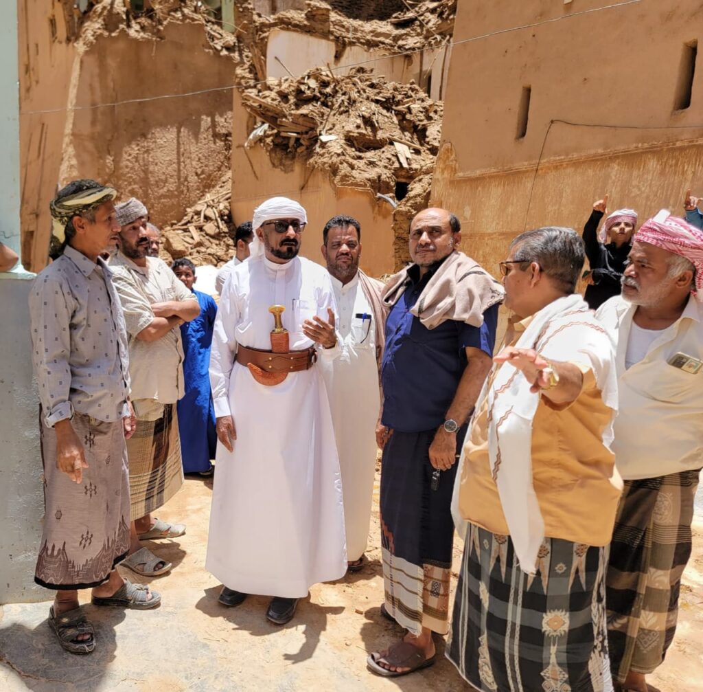 مدير عام شبام يعقد اجتماعًا طارئًا لمستجدات المنخفض الجوي ويتفقد المخلفات الأولية إنهيار منزل في شبام التاريخية مدير عام شبام يعقد اجتماعًا طارئًا لمستجدات المنخفض الجوي ويتفقد المخلفات الأولية إنهيار منزل في شبام التاريخية