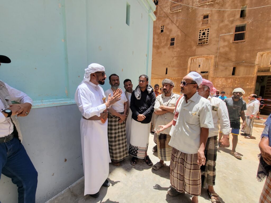 مدير عام شبام يعقد اجتماعًا طارئًا لمستجدات المنخفض الجوي ويتفقد المخلفات الأولية إنهيار منزل في شبام التاريخية مدير عام شبام يعقد اجتماعًا طارئًا لمستجدات المنخفض الجوي ويتفقد المخلفات الأولية إنهيار منزل في شبام التاريخية