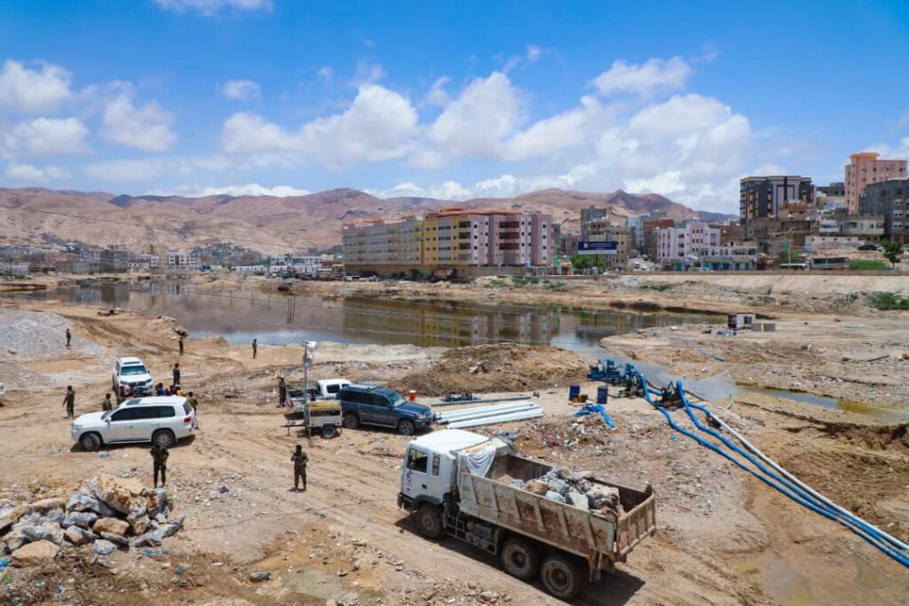 عضو مجلس القيادة البحسني يشيد بجهود السلطة المحلية بحضرموت للحد من تداعيات المنخفض الجوي عضو مجلس القيادة البحسني يشيد بجهود السلطة المحلية بحضرموت للحد من تداعيات المنخفض الجوي